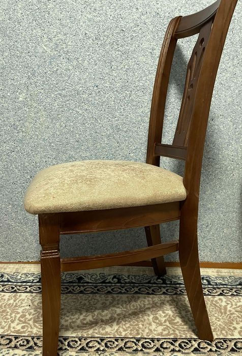 Продается стол и стулья