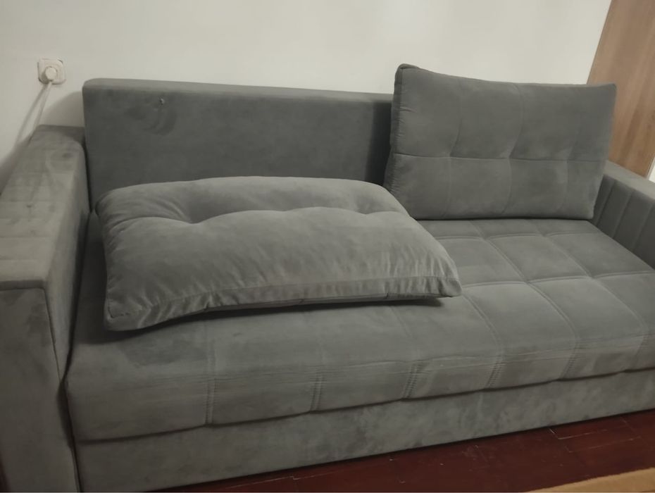 Средний диван продаю