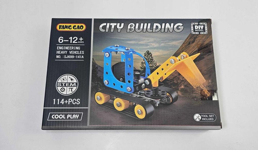 Метални конструктори на ниски цени 6 вида на машини - багер, самосвал.