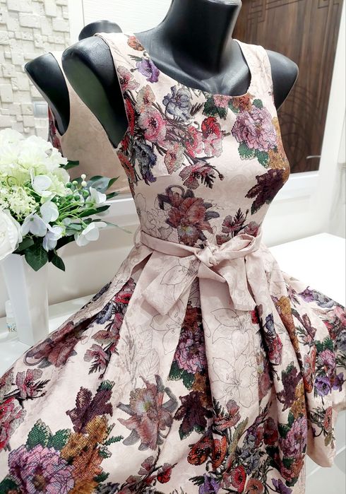 Уникална рокля..