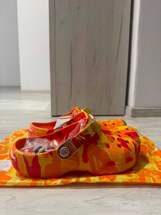 flip-flop Crocs & Bape