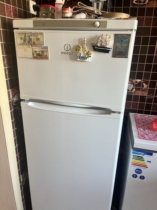 Холодильник indesit