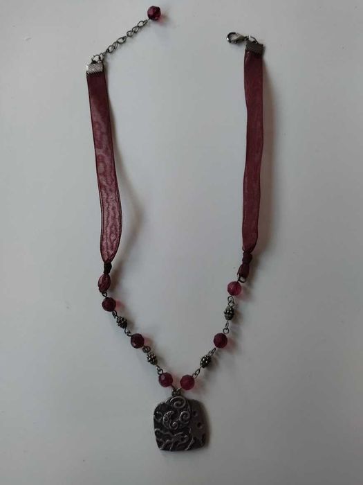 Ръчно изработено колие, цвят бордо