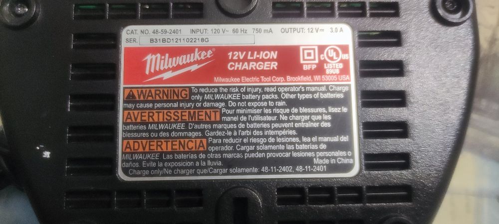 Încărcător milwaukee m12 12v. 3ah