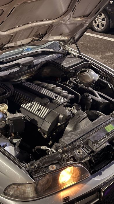 BMW E39 523i sotiladi