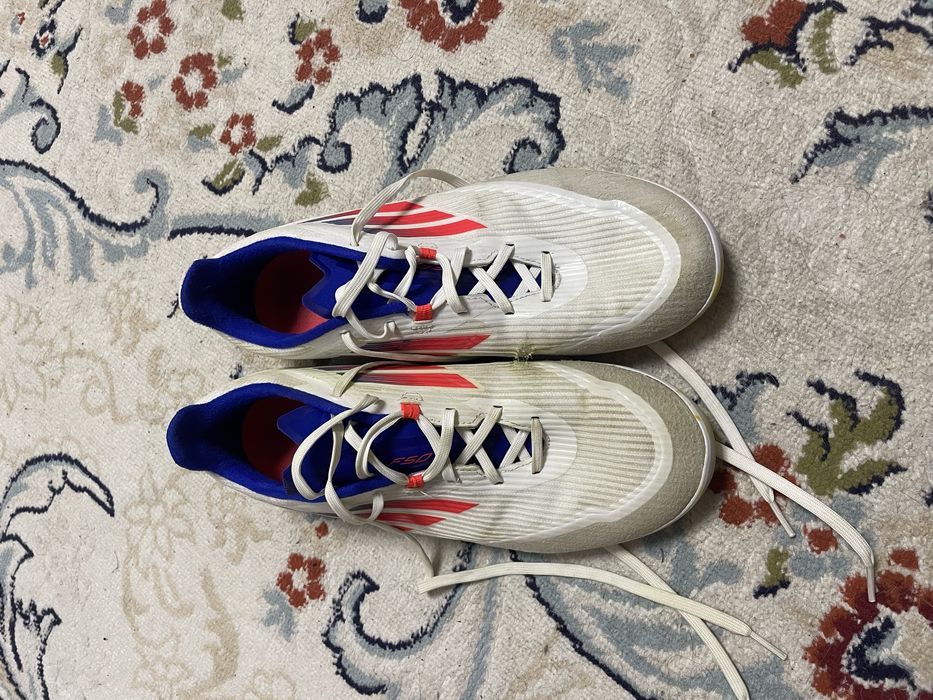 Продам футзалки Адидас оригинал