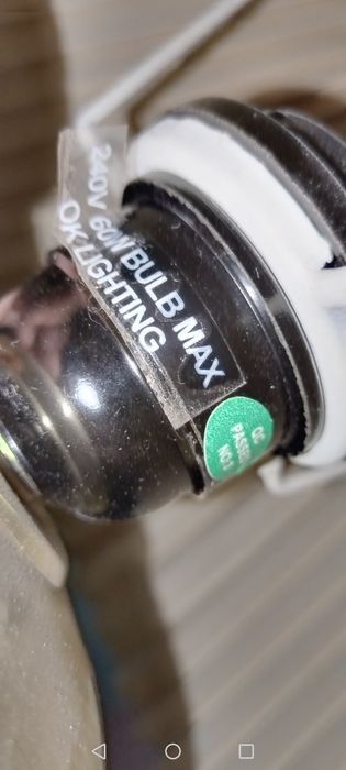 Настольная лампа с абажуром — рабочая, в хорошем состоянии