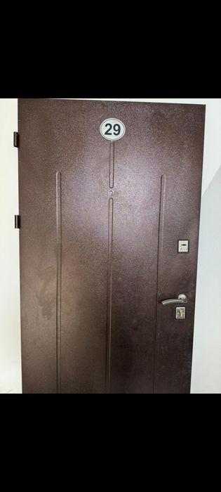 Продам входную дверь