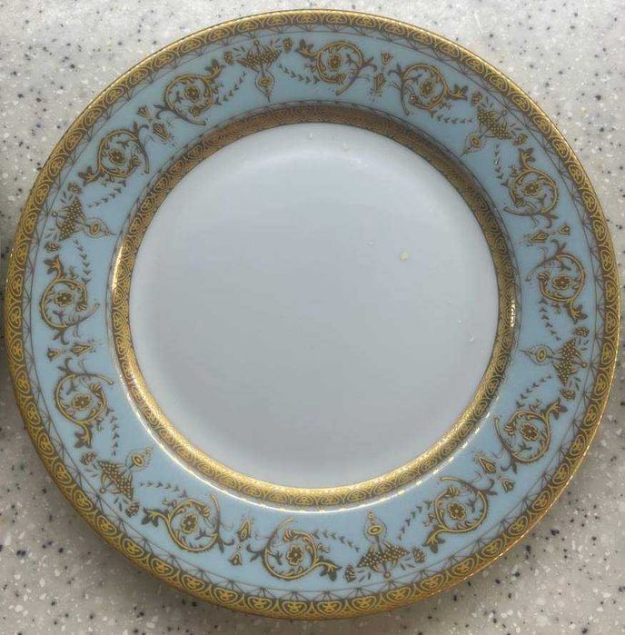 Продаётся сервиз на 12 персон