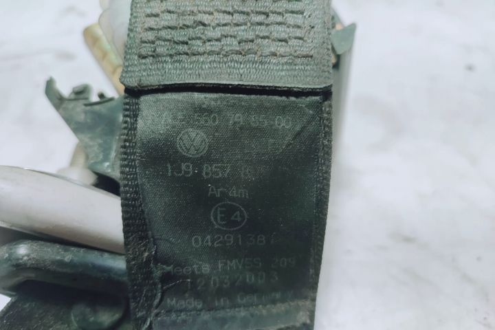 Centura de siguranta spate stanga 1j9857805d Volkswagen VW Golf 4  [din 1997 pana  2006] seria