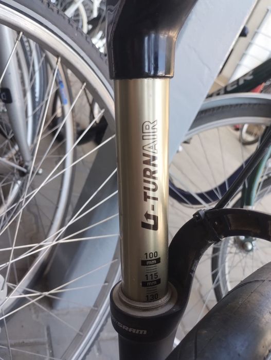 Furca bicicleta pe aer blocabila , reglabila rock Shok by sram