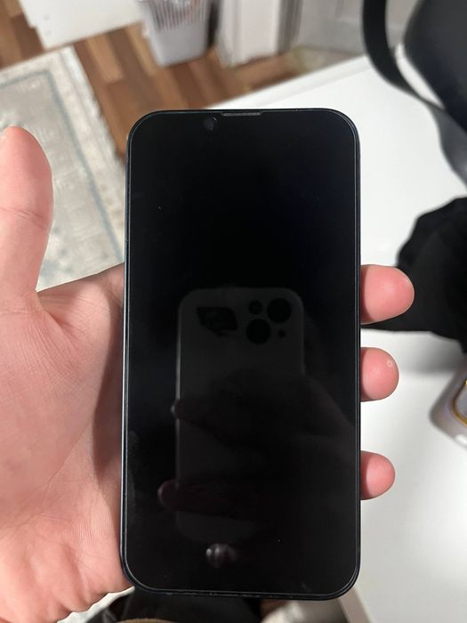 Срочно продам iPhone 13 идеал