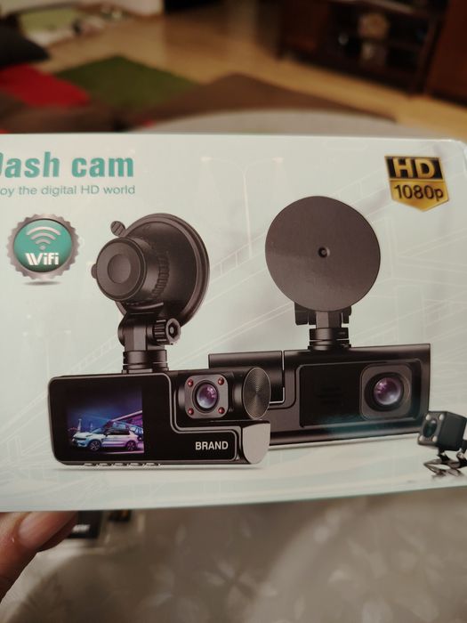 Camera auto de bord tripla, noua