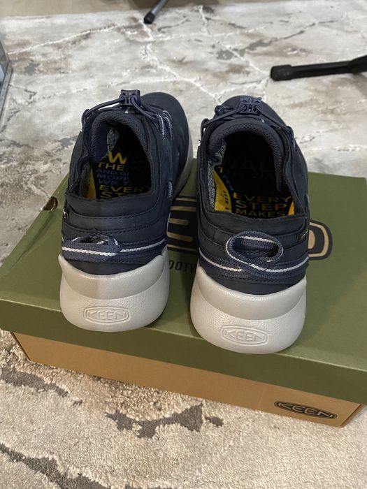 Adidasi barbati Keen