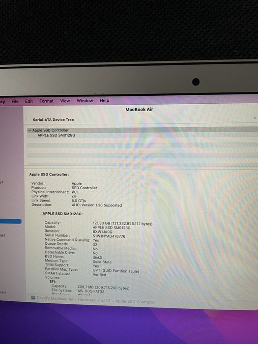 • Macbook Air  •  BATERIE 97% •