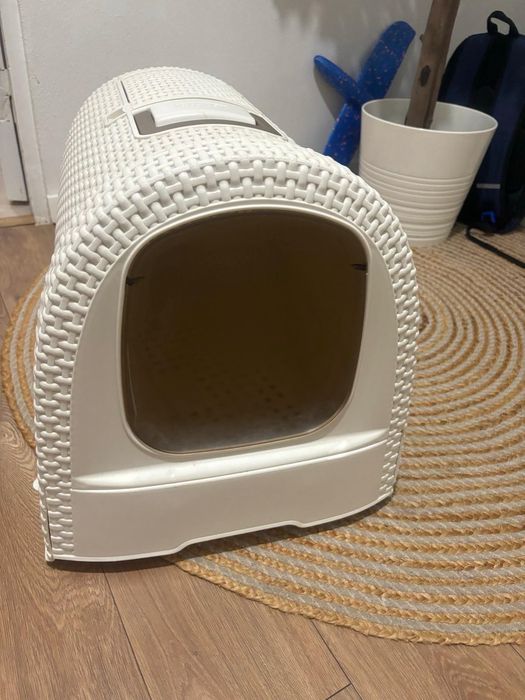 Litiera pisică cu capac+ușa batantă-stare foarte bună-preț negociabil