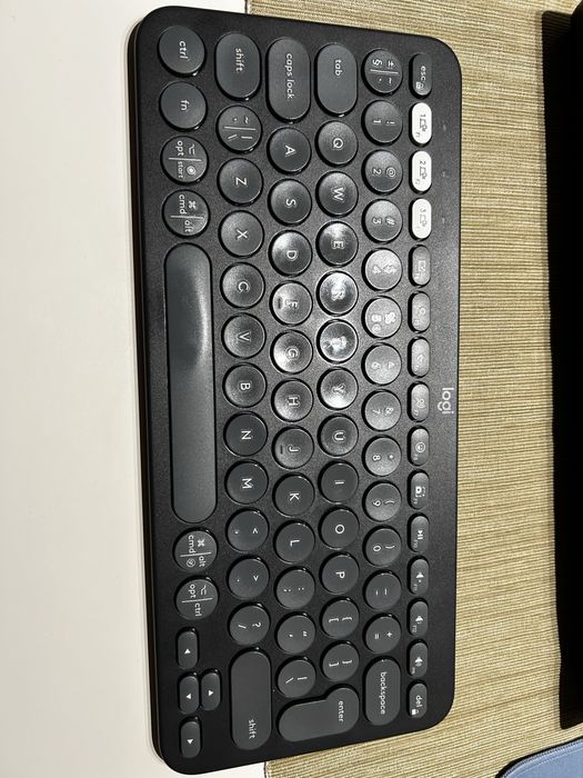 Logitech Keys K380 черна