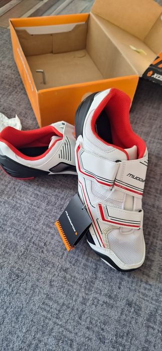 Pantofi sport pentru ciclism