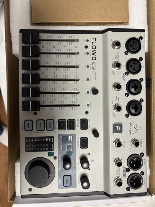 Behringer Flow 8