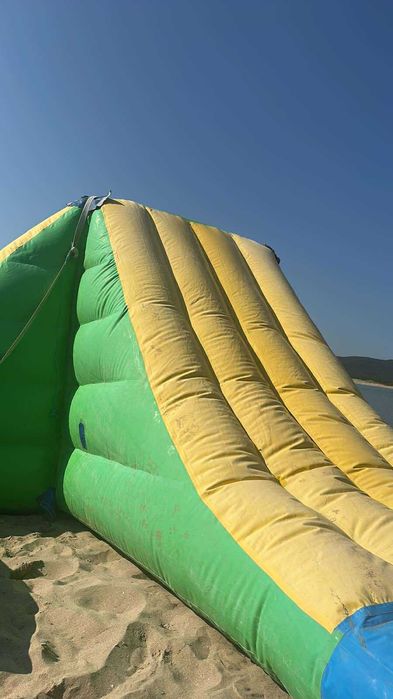 Надуваем воден парк, водни атракциони, водна пързалка, люлка , айсберг