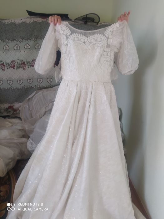 Oq koylaklar salon uchun