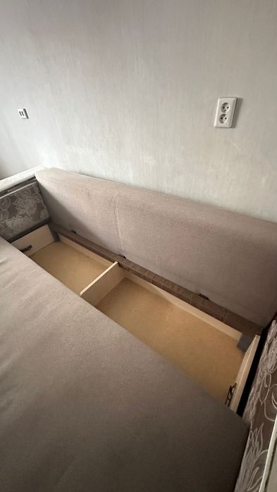 Продам диван  срочно