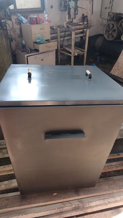 Мусорный контейнер,  бак