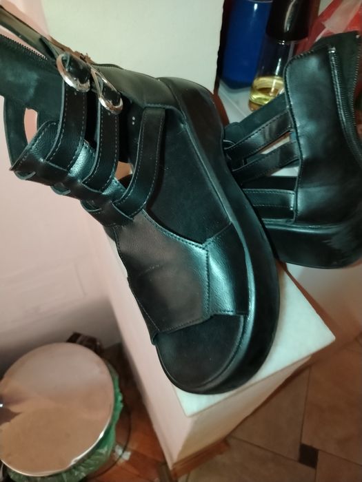 Нови сандали номер 39