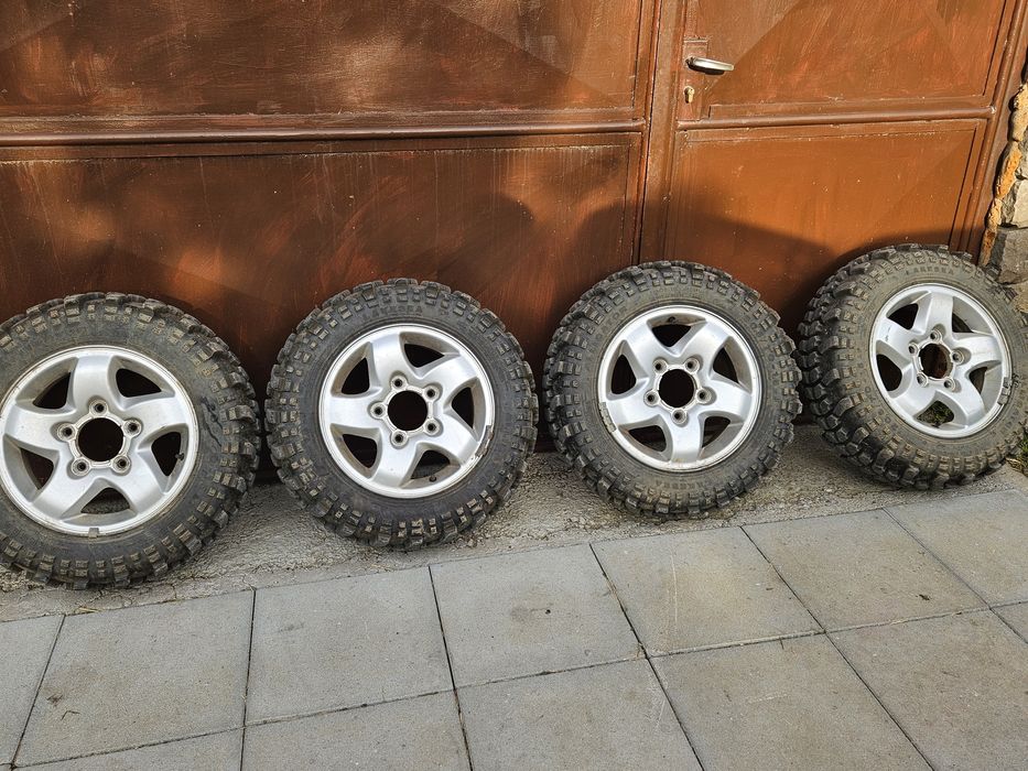 Джанти с гуми  за кал M/T 205/70-15 5x139.7