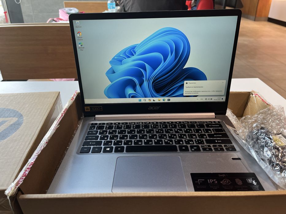 Срочно продается ноутбук aser с коробкой