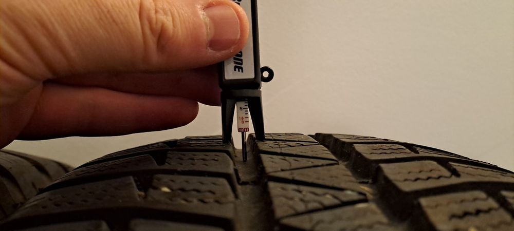 1956015 зимни гуми 195/60R15 4бр супер състояние