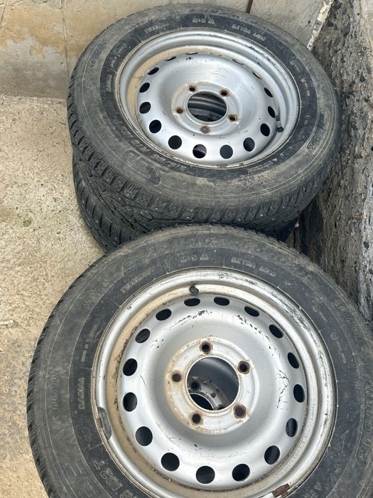 Продам шины с дисками от нивы