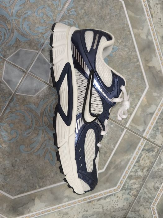 Adidasi NIKE V5 RNR