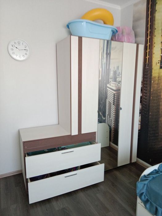 Продам шкаф для одежды и кровать. .