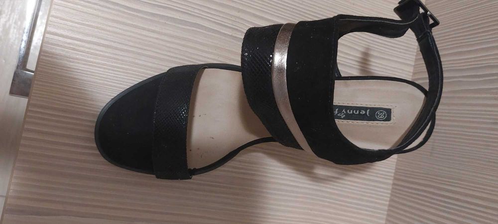 Sandale cu toc, negre, elegante,masura 39