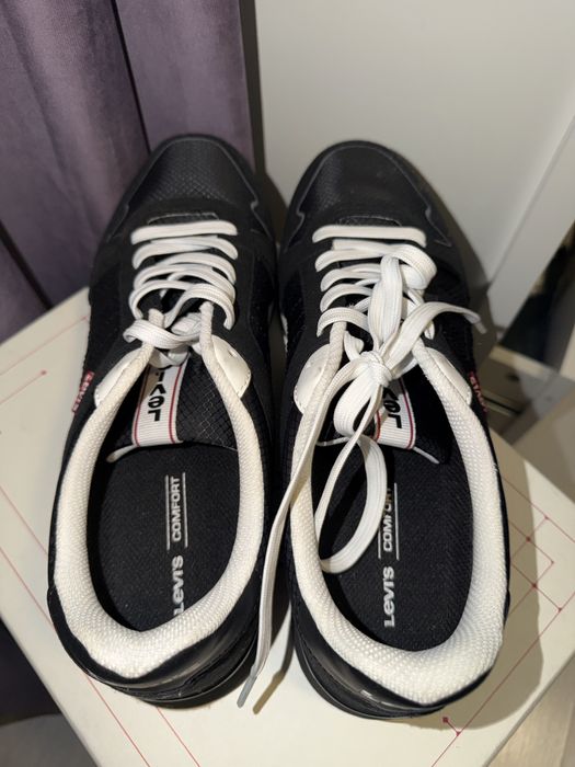 Adidasi levis noi