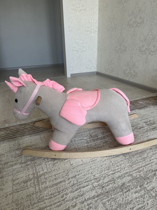 Продается ослик и лошадка