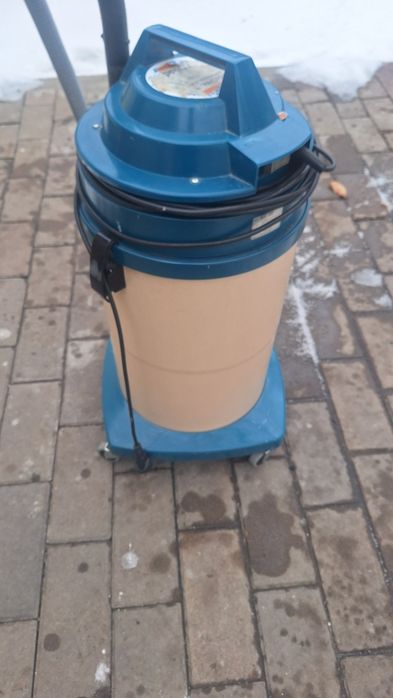 Продам водиной пылесос
