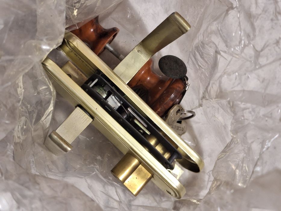 Продам дверь входную