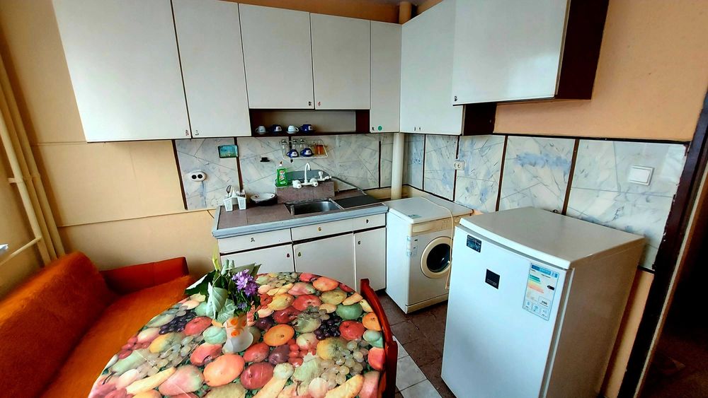 Дава се под наем Едностаен апартамент в Бургас, Славейков - 40 кв.м за 127.5 € - Снимка #1