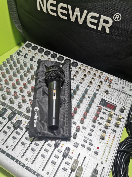 Mixer pasiv BEHRINGER Eurorak UB 2222 FX - PRO