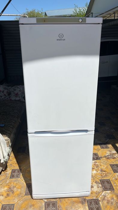 холодильники Liebherr и indesit в новом состаянии. СРОЧНО!