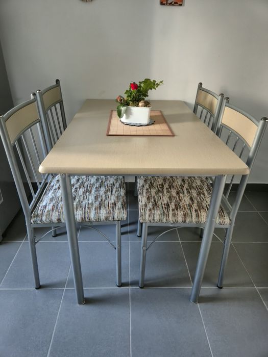 Masa bucătărie cu 4 scaune