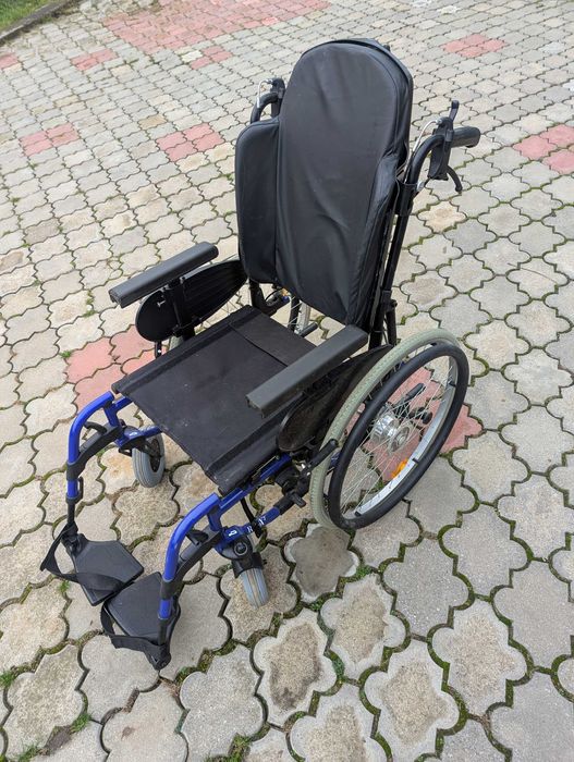 Scaun pliabil cu roti , pentru persoane cu nevoi speciale