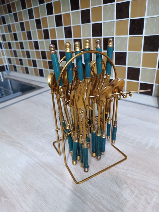 Продам набор столовых приборов