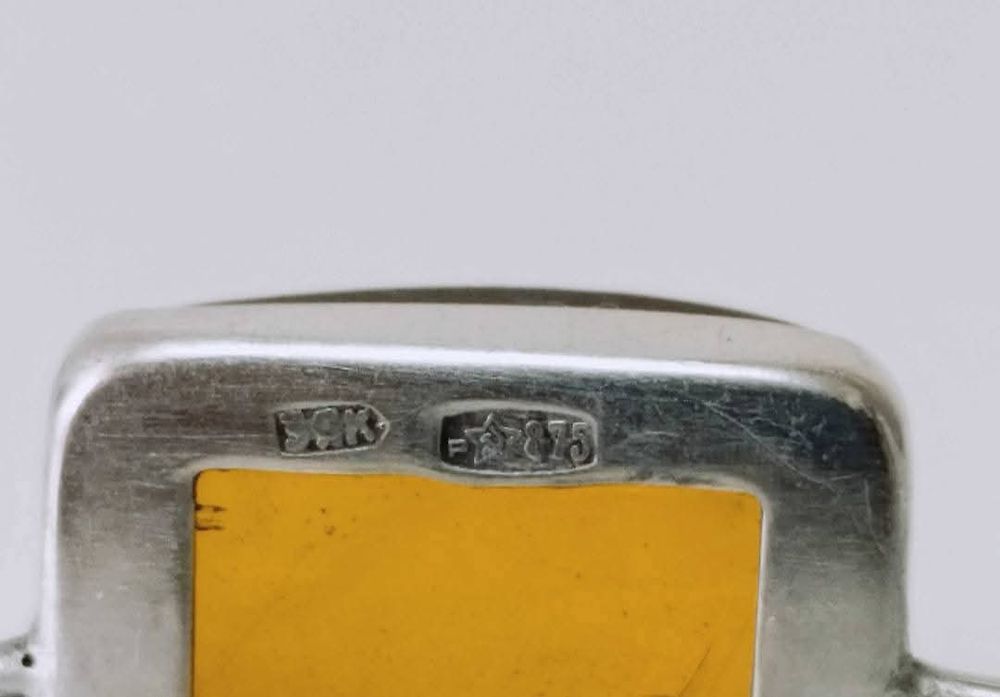 Brose/clema pentru esarfa din argint cu piatra de chihlimbar ruseasca