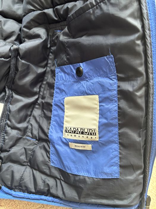 Продавам яке Napapijri