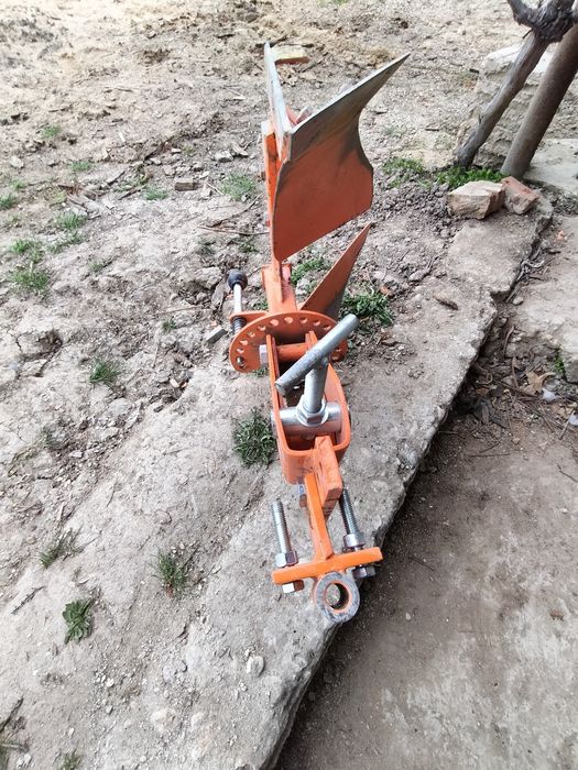 Roți metalice cu manicot și plug reversibil
