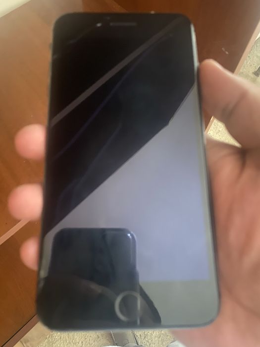 I phone 8 plus black sotiladi