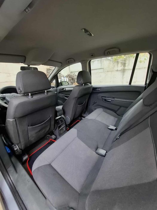 Продавам Опел Зафира 1,8  бензин, 6+1 места